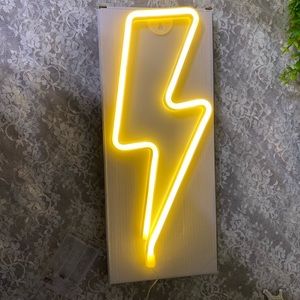 Lighting bolt light